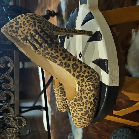 Leopard Print Women's Pumps - Picture 6 of 7